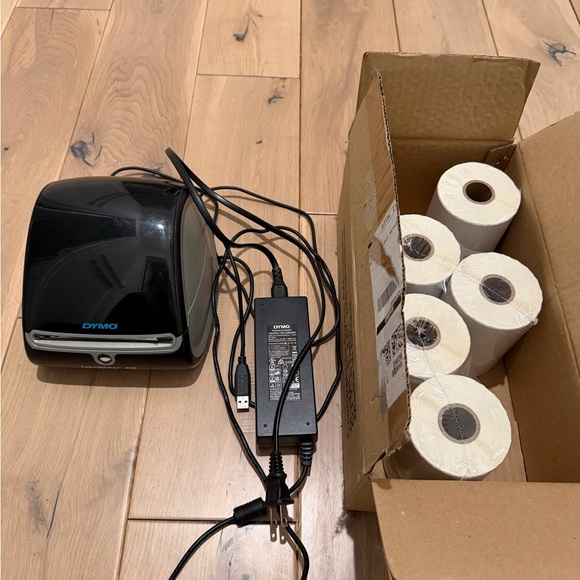 DYMO LabelWriter 4XL & Labels - Picture 2 of 6